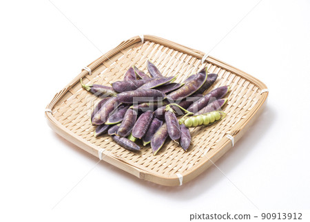 Tutankhamen's peas, peas, freshly harvested vegetables, healthy vegetables 90913912