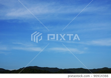 午後夏日天空中的雲山·210721PM 90914366