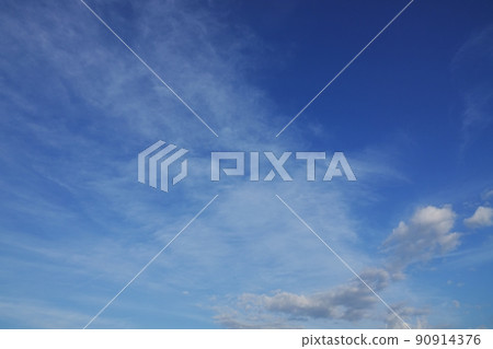 浮在午後夏日天空中的雲·210721PM 90914376