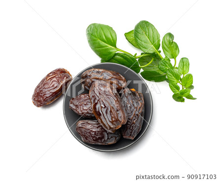 Big Dates Isolated. Date Palm Fruits 90917103