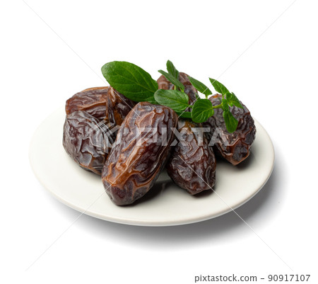 Big Dates Isolated. Date Palm Fruits 90917107