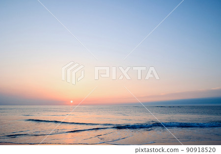 Mid-June, sunrise at Kawarago Beach, Ibaraki Prefecture Mid-June, sunrise at Kawarago Beach, Ibaraki Prefecture 90918520