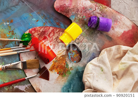 palette with paints and brushes for painting 90920151