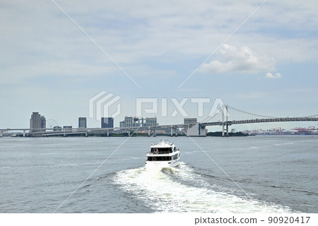 (Seaside scenery) The trajectory of the ship that remains on the surface of the sea 90920417
