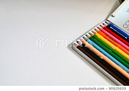 色的鉛筆和畫紙 90920939