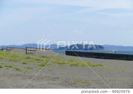 神奈川縣茅崎市從湘南海岸看江之島 神奈川縣茅崎市從湘南海岸看江之島 90920978