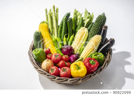 籃子裡的夏季蔬菜 90922099