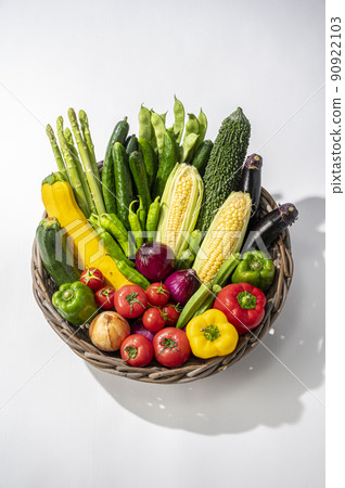 籃子裡的夏季蔬菜 籃子裡的夏季蔬菜 90922103