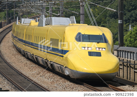 Doctor yellow 90922398