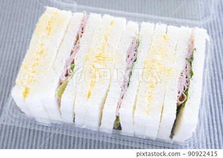 Delicious ham sandwich and egg sandwich 90922415