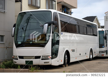 Large bus image 90923221