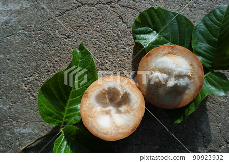 santol and leaf on the background from above 90923932
