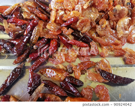 Fried dried shrimp, fried dried chilies 90924042