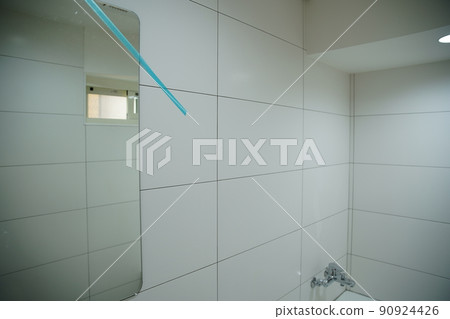 bathroom 90924426