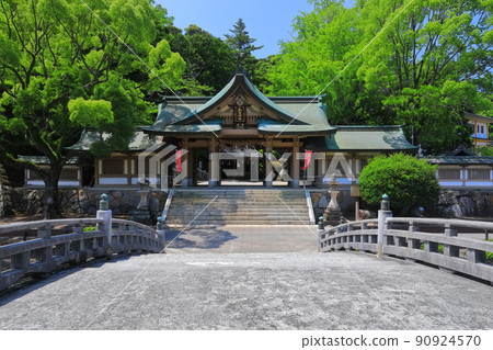 [Ehime Prefecture] Fresh green Warei Shrine Shinto 90924570