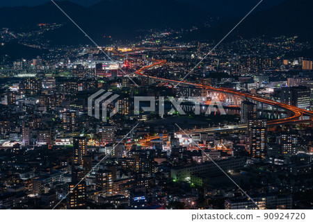 從廣島市南區到安藝郡府中町的小金山夜景 從廣島市南區到安藝郡府中町的小金山夜景 90924720