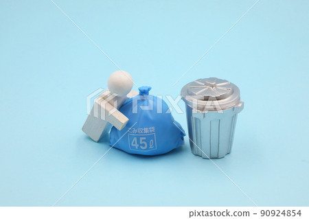 The person who puts out the trash The person who puts out the trash 90924854