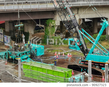 Cast-in-place concrete pile construction, all-casing method, full-rotation tubing device Cast-in-place concrete pile construction, all-casing method, full-rotation tubing device 90927323