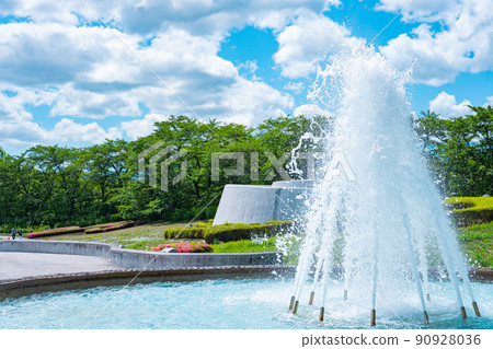 宮城縣川崎町的陸奧湖畔公園，有美麗的噴泉，孩子們可以在其中玩耍 90928036