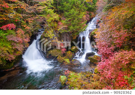 Ryuzu Falls (Autumn) Ryuzu Falls (Autumn) 90928362