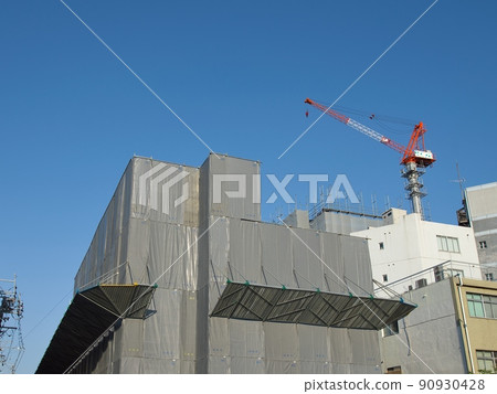 Curing scaffolding and tower crane (building demolition) Curing scaffolding and tower crane (building demolition) 90930428
