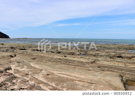 Sanin coast with a rough image of rocky reefs 90930952