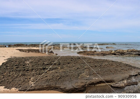Kotobiki beach with not only sandy beach but also rocky reef area 90930956