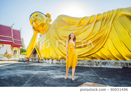 Happy woman tourist on background ofLying Buddha statue 90931496