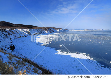 Drift ice of Okhotsk seen from Cape Notoro, Abashiri City, Hokkaido 90934068