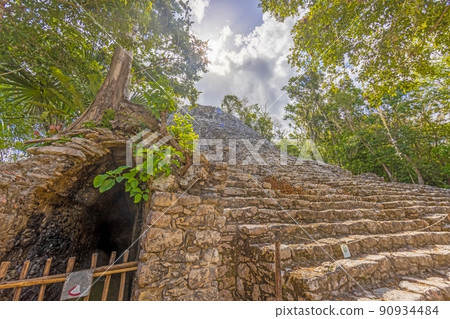 Picture of a historic pyramid in the Mexican Inca city of Coba 90934484