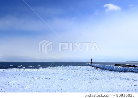 Abashiri City, Hokkaido Red Lighthouse and drift ice Abashiri City, Hokkaido Red Lighthouse and drift ice 90936023