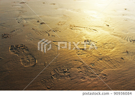 Footprints on the beach 1 90936084