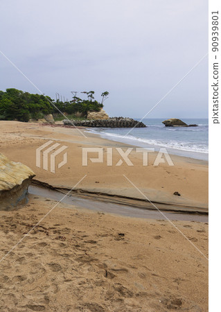 茨城縣日立市宇之島海岸的沙灘 茨城縣日立市宇之島海岸的沙灘 90939801