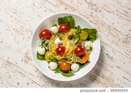 Shirataki noodles Noodle dish using Japanese shirataki Shirataki noodles Noodle dish using Japanese shirataki 90940044