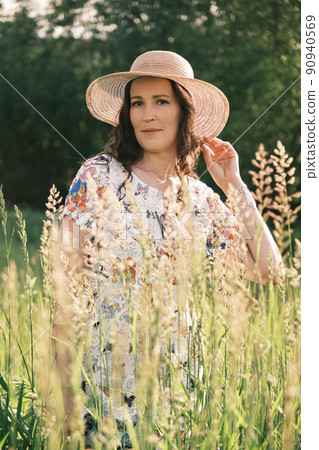 mid age woman 90940569