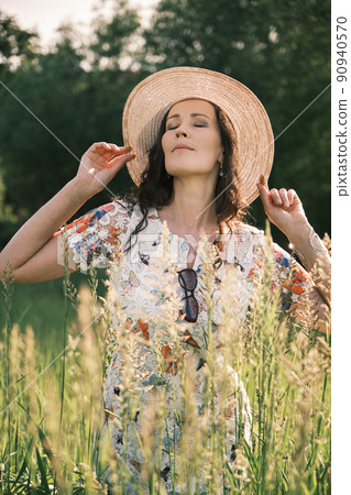 mid age woman 90940570