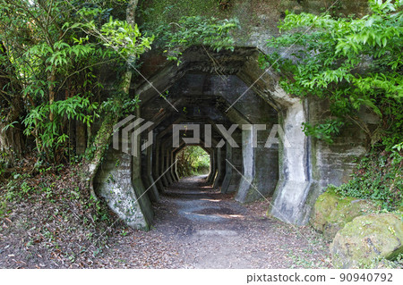 Kumamoto / Octagonal Tunnel (Hakkaku Tunnel Remains) 90940792