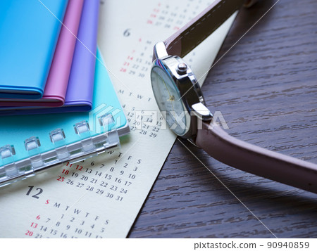 Business image of calendar and notebook (female) 90940859