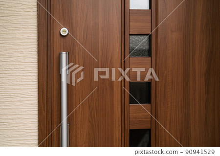 The entrance of a detached house, a brown door 90941529