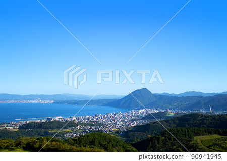 Overlooking Beppu Oita city area and Beppu Bay Overlooking Beppu Oita city area and Beppu Bay 90941945