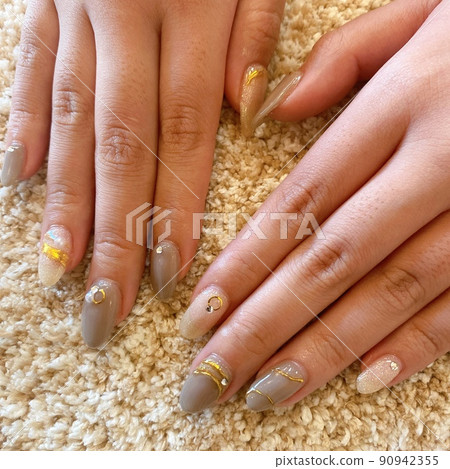 簡單細微的指甲 簡單細微的指甲 90942355