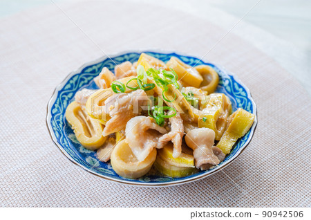 Stir-fried bamboo shoots and pork roses with miso Stir-fried bamboo shoots and pork roses with miso 90942506