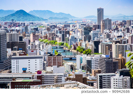 It is a view from the summit of Mt. Futabasan on the north side of Hiroshima Station to the Seto Inland Sea. You can see the Kyobashi River basin, Hiroshima Port and Ninoshima. Hiroshima It is a view from the summit of Mt. Futabasan on the north side of Hiroshima Station to the Seto Inland Sea. You can see the Kyobashi River basin, Hiroshima Port and Ninoshima. Hiroshima 90942686