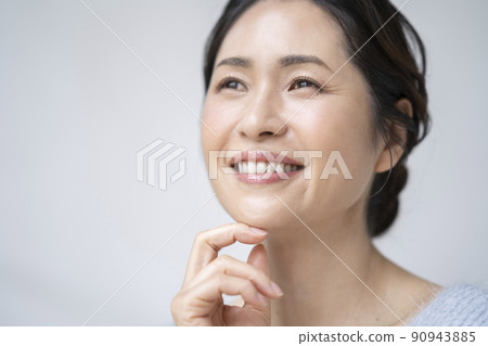 Beauty image portrait of a woman in her early 50s 90943885