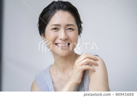 Arafif woman beauty image portrait 90943889