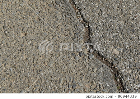 Cracked asphalt 90944339