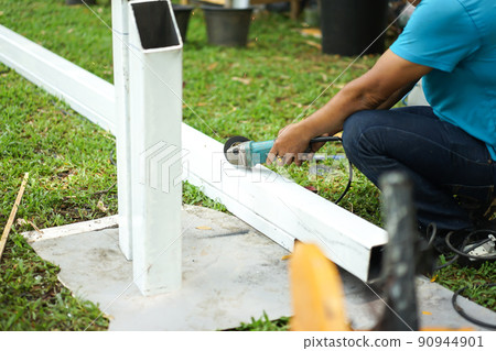 Asian smith are sawing the steel pole. 90944901