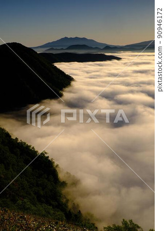 在摩週湖的雲海 90946172
