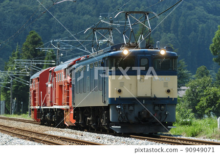 Shin-Etsu Main Line Sekiyama-Nihongi JR East EF64-42 + DD16-302 (Nagano) Shin-Etsu Main Line Sekiyama-Nihongi JR East EF64-42 + DD16-302 (Nagano) 90949071