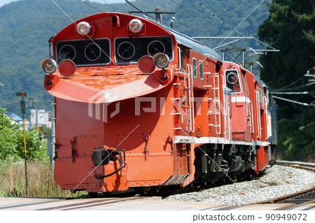 Shin-Etsu Main Line Sekiyama-Nihongi JR East EF64-42 + DD16-302 (Nagano) Shin-Etsu Main Line Sekiyama-Nihongi JR East EF64-42 + DD16-302 (Nagano) 90949072